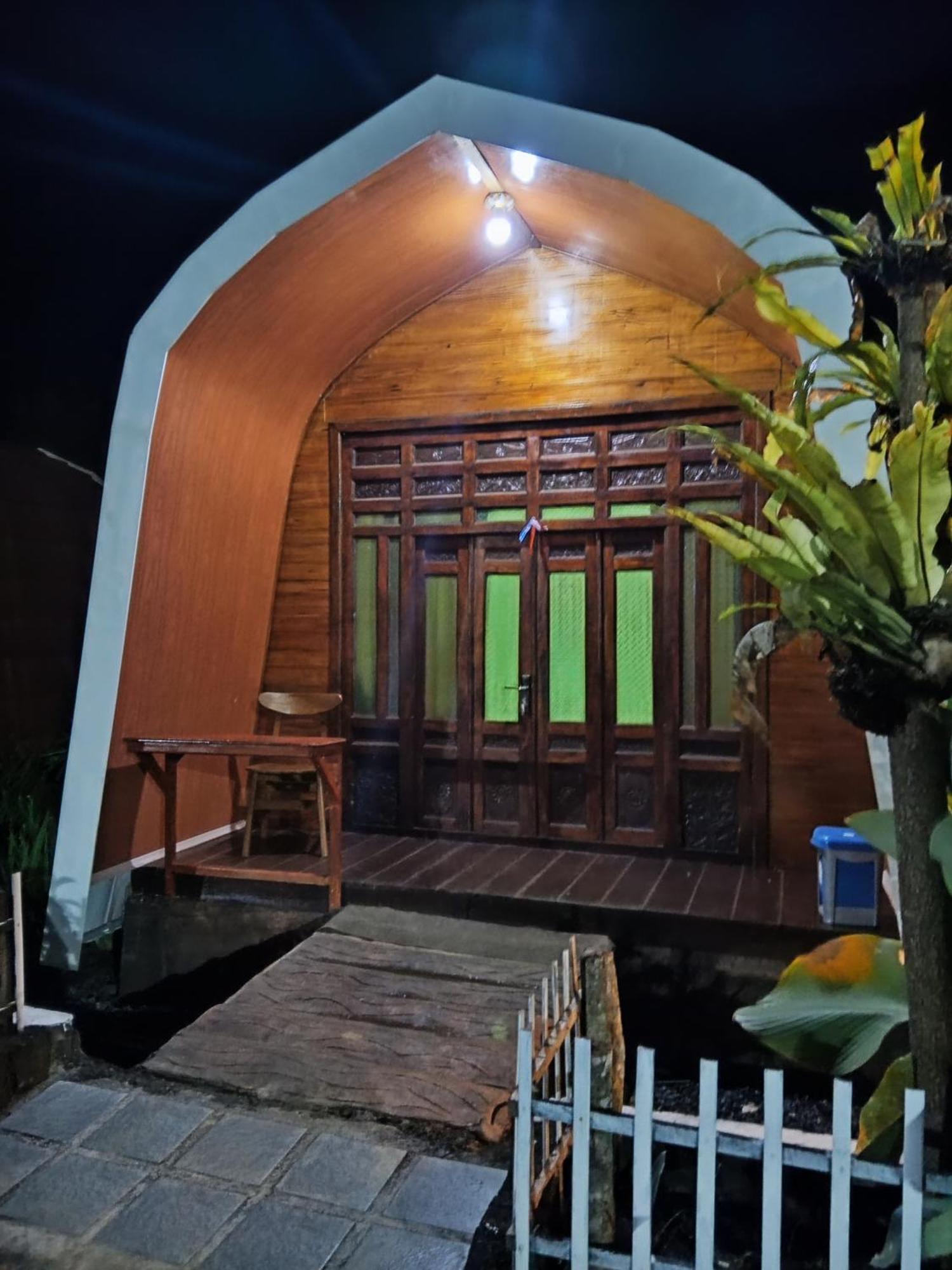 Indah Damai Cottages Sidomukti Esterno foto